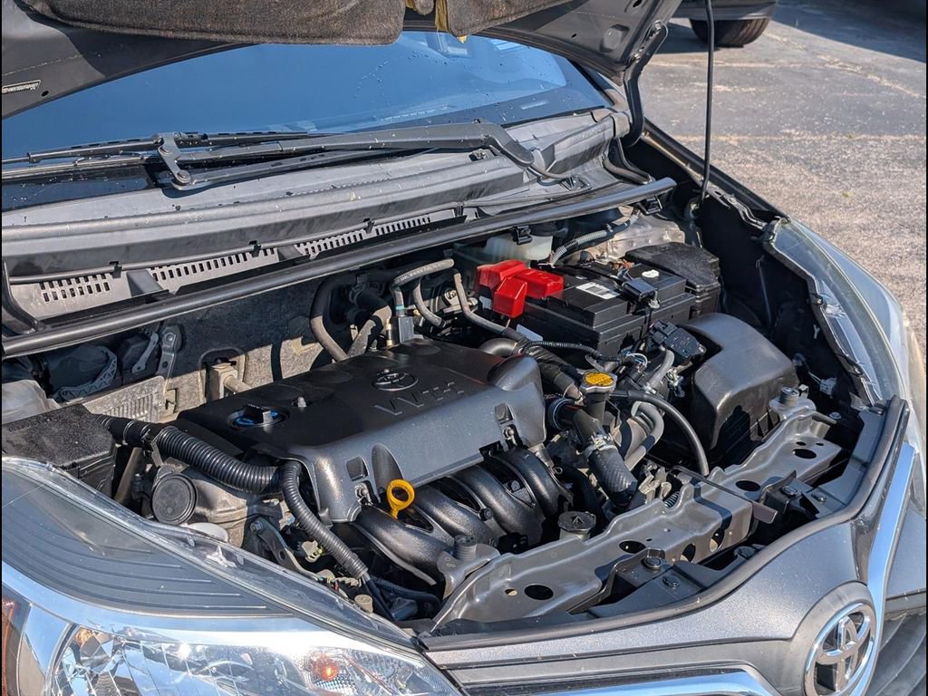 Used 2015 Toyota Yaris L image 24