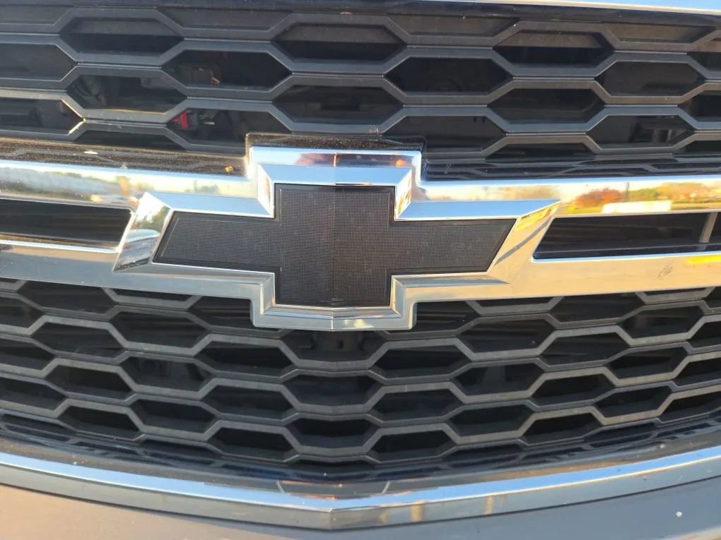 Used 2017 Chevrolet Suburban LS w/ Enhanced Driver Alert Package image 24