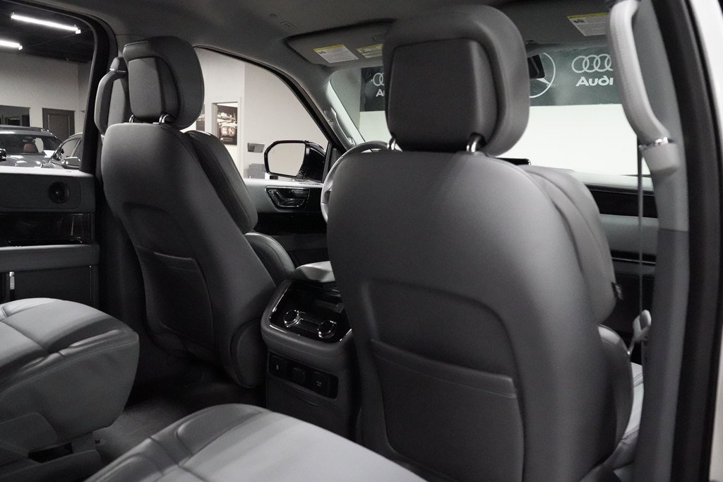 Used 2019 Lincoln Navigator L Select RWD image 26