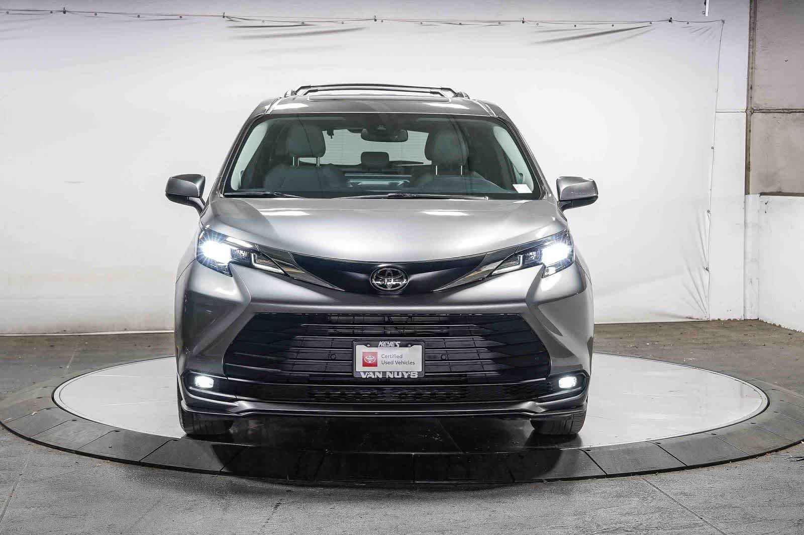 Certified 2026 Toyota Sienna XLE FWD image 3