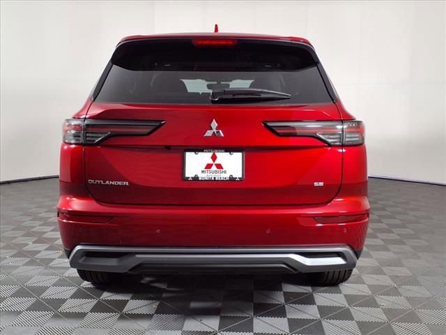 Used 2025 Mitsubishi Outlander SE image 6