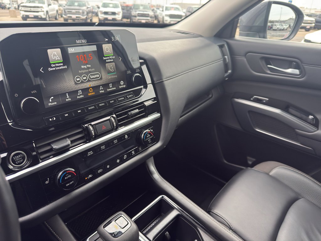 Certified 2024 Nissan Pathfinder SL w/ Black Appearance Package image 21