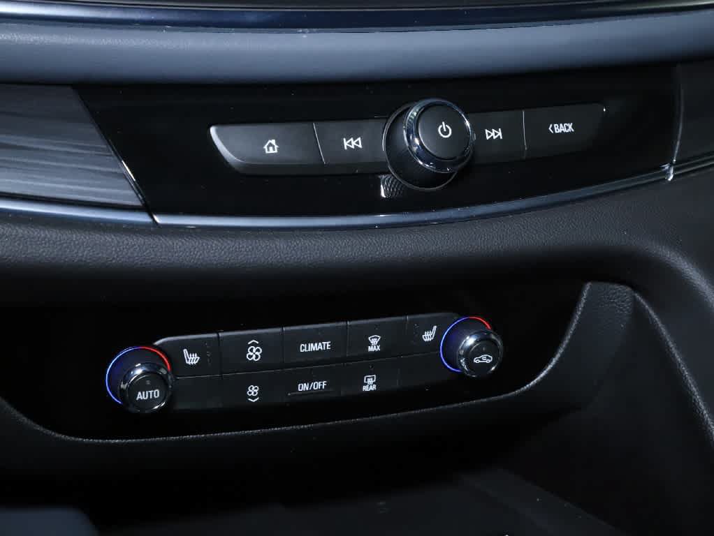 Used 2024 Buick Enclave Essence FWD image 27