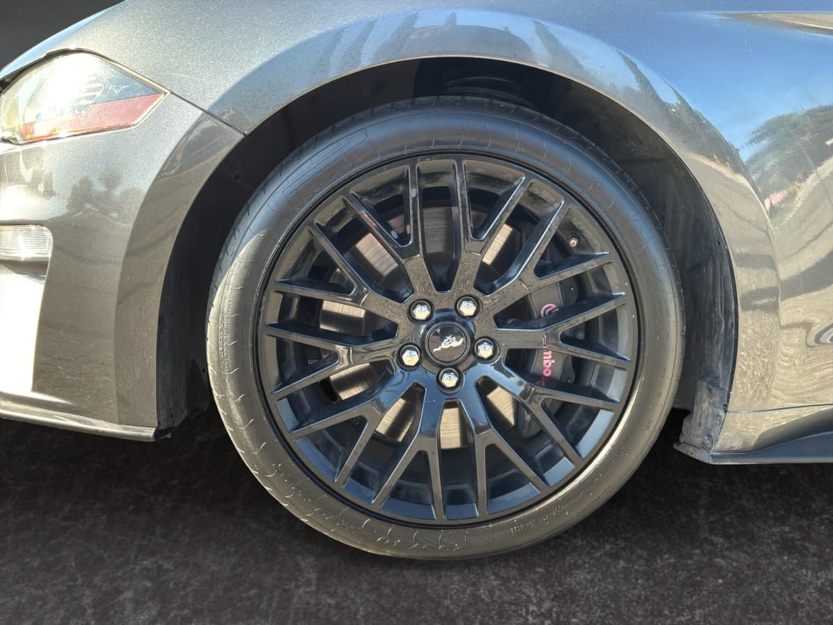 Used 2018 Ford Mustang GT Premium w/ GT Performance Package RWD image 9