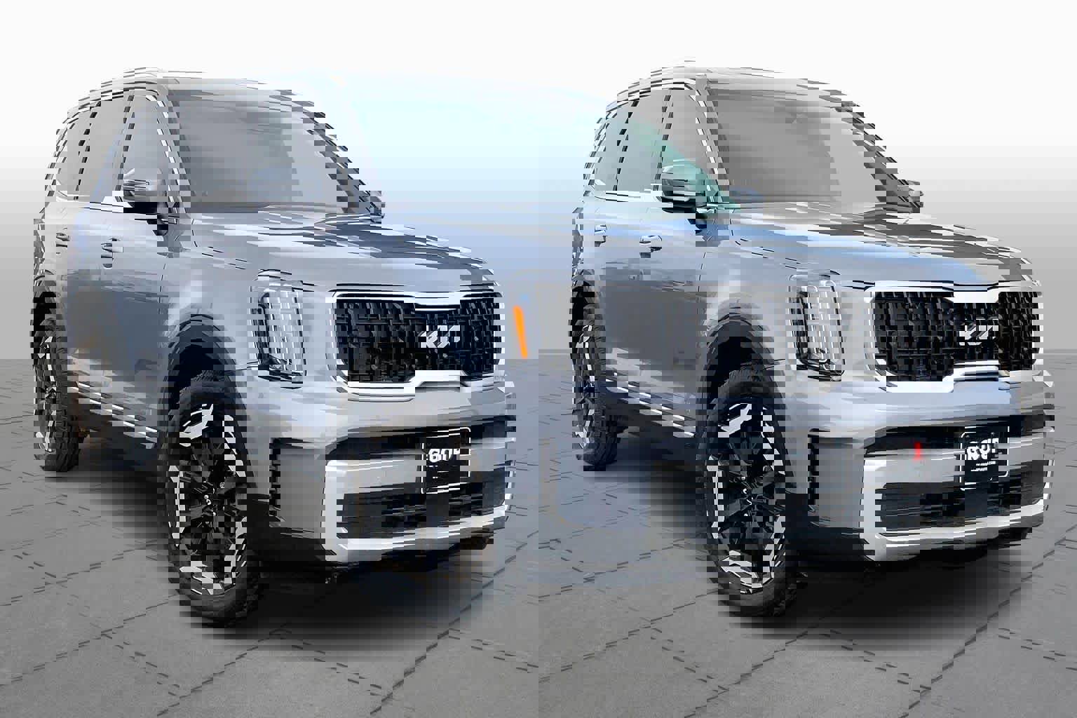 Used 2024 Kia Telluride EX w/ EX Captain's Chair Package image 3