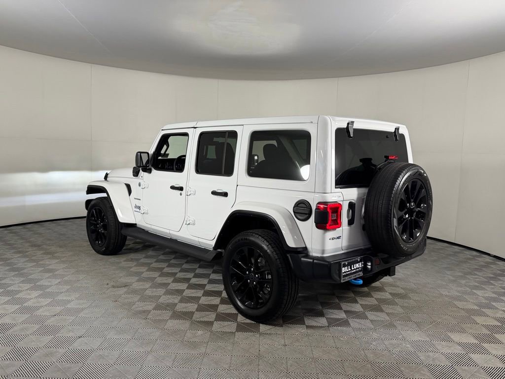 Used 2024 Jeep Wrangler Unlimited Sahara w/ Technology Group AWD/4WD image 7