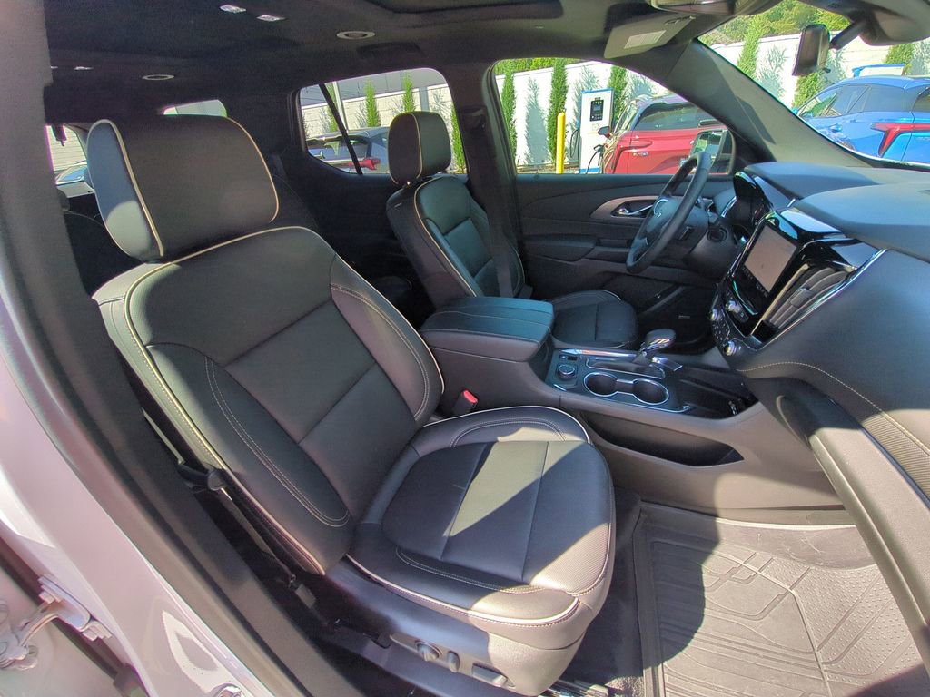 Used 2023 Chevrolet Traverse Premier w/ Redline Edition FWD image 37