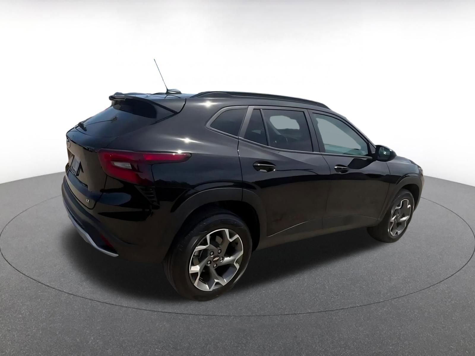 Used 2025 Chevrolet Trax LT w/ LT Convenience Package FWD image 15
