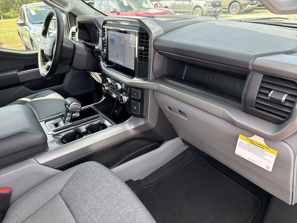 New 2025 Ford F150 Lightning XLT image 28