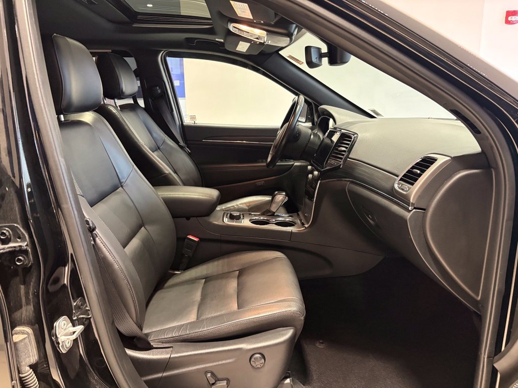 Used 2021 Jeep Grand Cherokee Limited AWD/4WD image 29