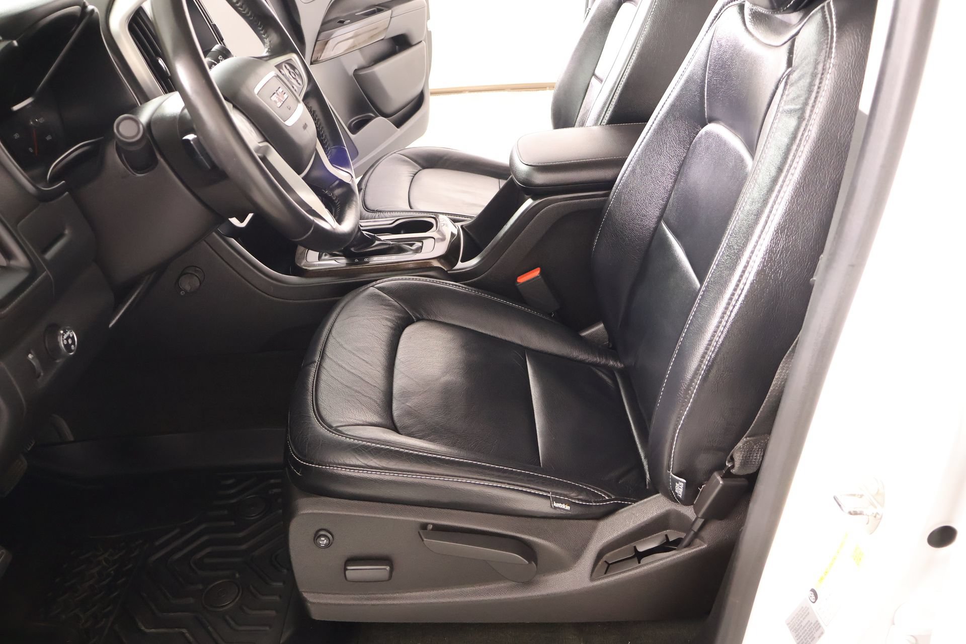 Used 2016 GMC Canyon SLE w/ SLE Convenience Package RWD image 11