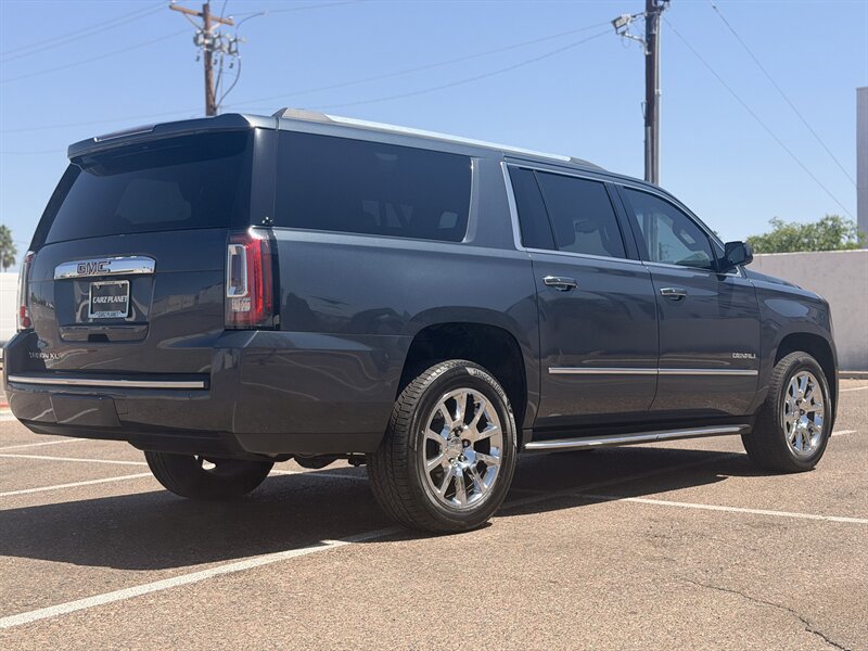 Used 2019 GMC Yukon XL Denali AWD/4WD image 3