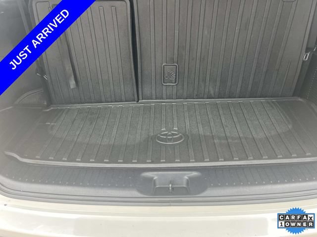 Used 2017 Toyota Highlander SE FWD image 12