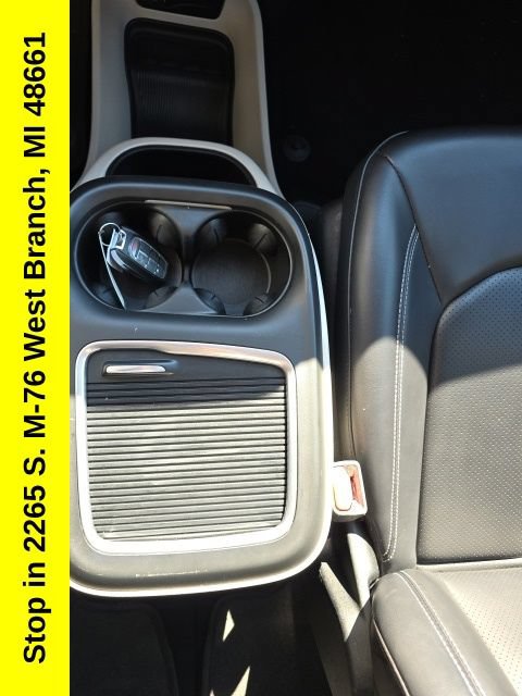 Used 2023 Chrysler Pacifica Touring-L FWD image 26