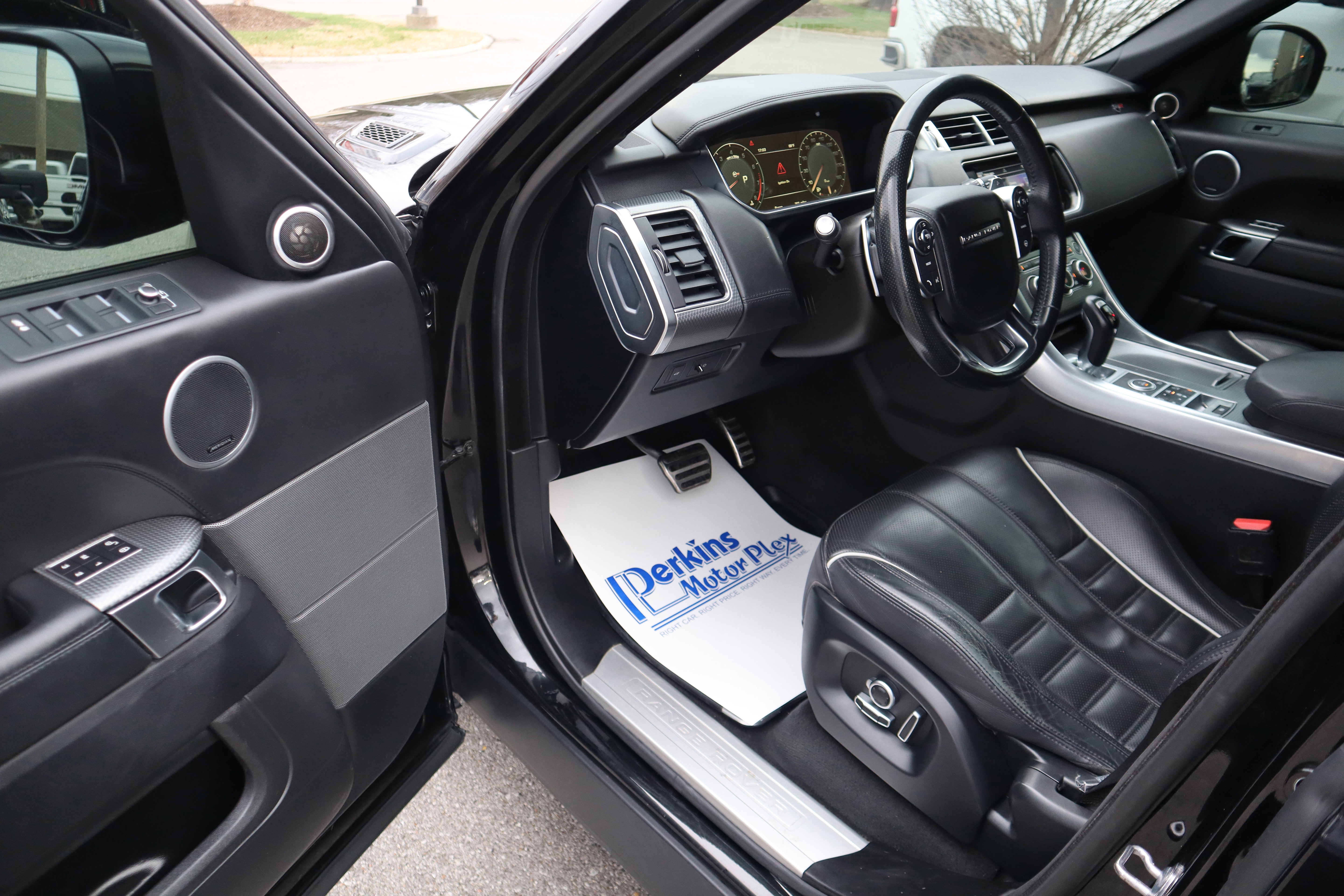 Used 2016 Land Rover Range Rover Sport SVR image 3