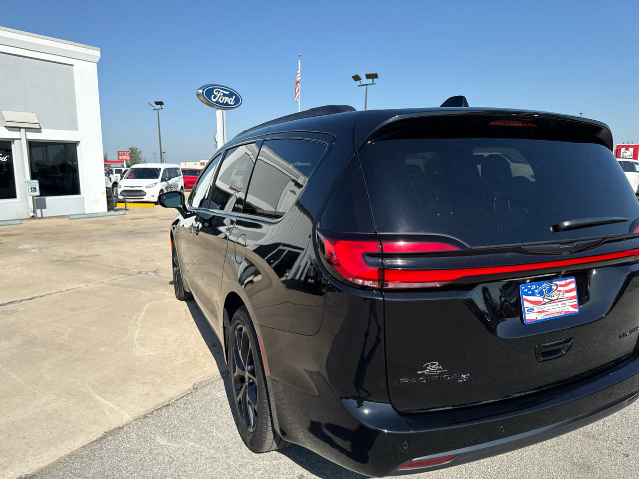 New 2026 Chrysler Pacifica Limited w/ S Appearance Package image 7