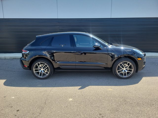 Certified 2025 Porsche Macan AWD/4WD image 6