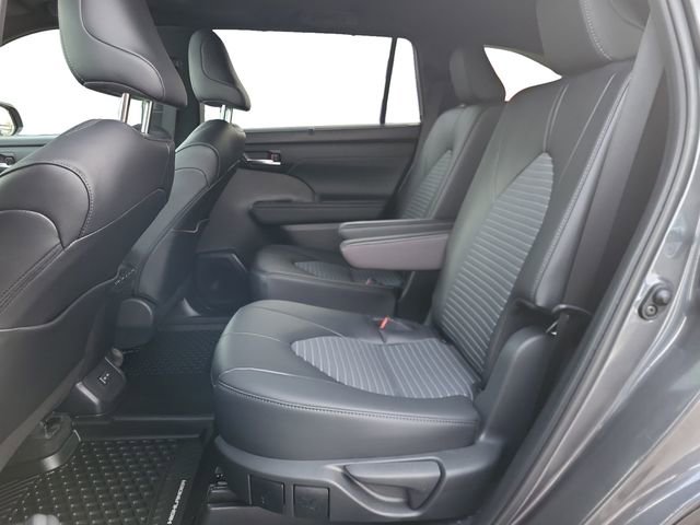 Used 2024 Toyota Highlander XLE image 22