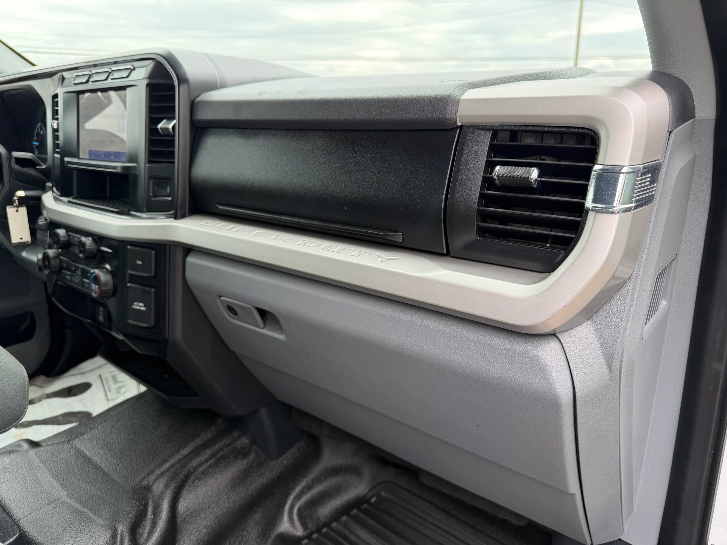 Used 2024 Ford F550 4x4 Crew Cab Super Duty w/ XLT Value Package image 30