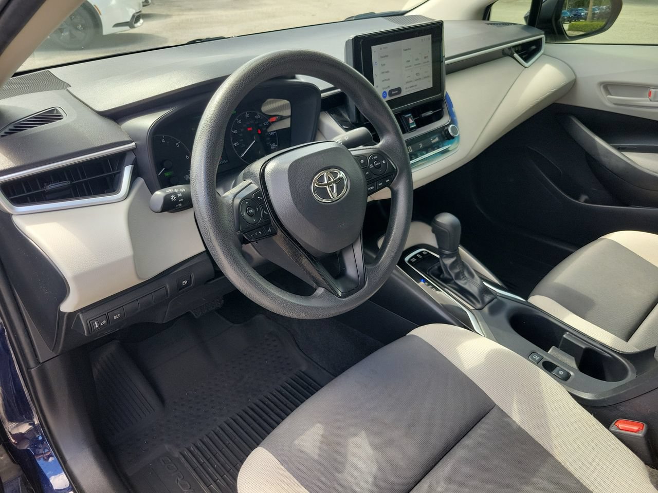 Used 2025 Toyota Corolla LE FWD image 15