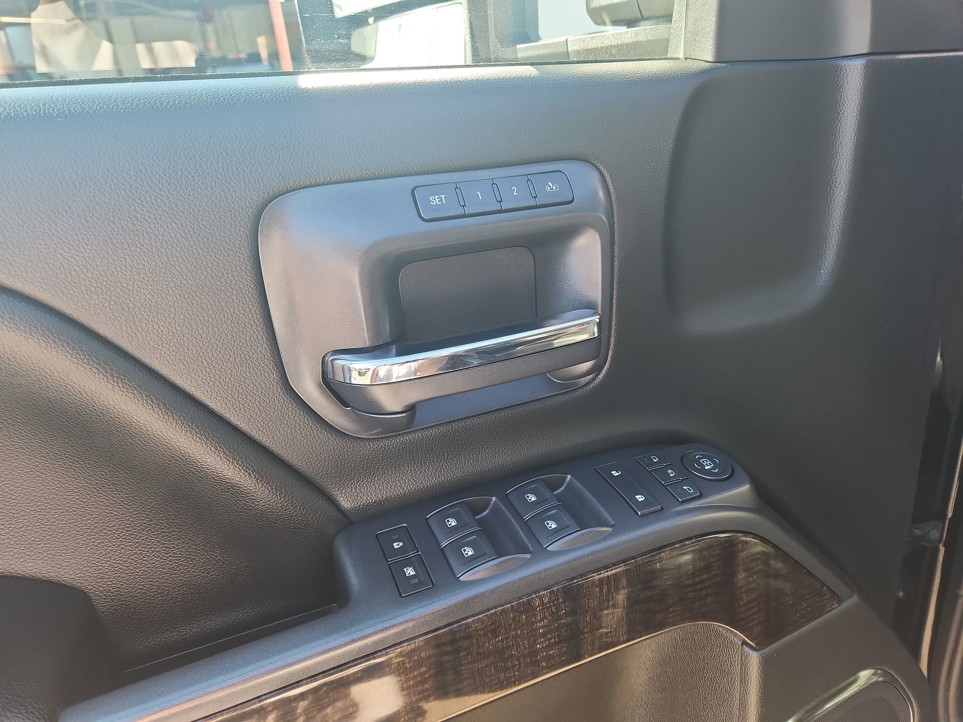 Used 2015 GMC Sierra 2500 Denali w/ Duramax Plus Package AWD/4WD image 15