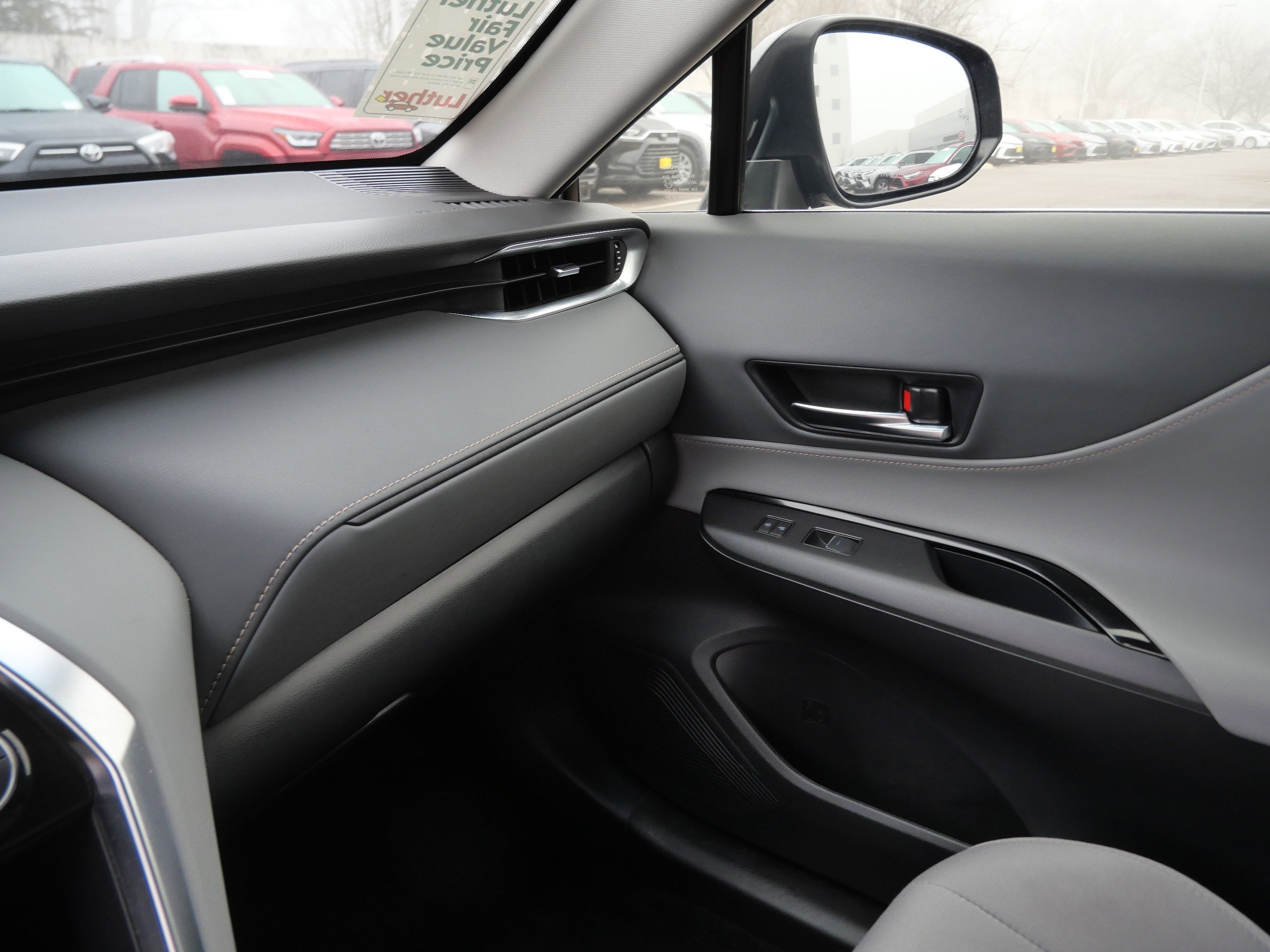 Certified 2021 Toyota Venza LE image 32