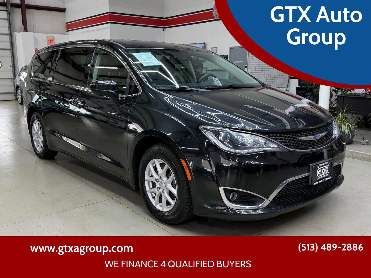 Used 2020 Chrysler Pacifica Touring w/ Advanced Safetytec Group FWD image 1