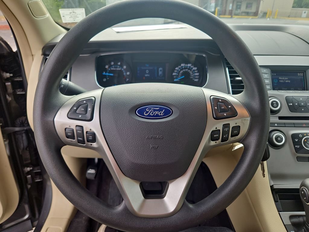 Used 2017 Ford Taurus SE image 10