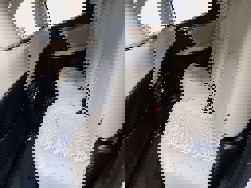 Certified 2021 Lexus RX 350L Premium w/ Premium Package image 17