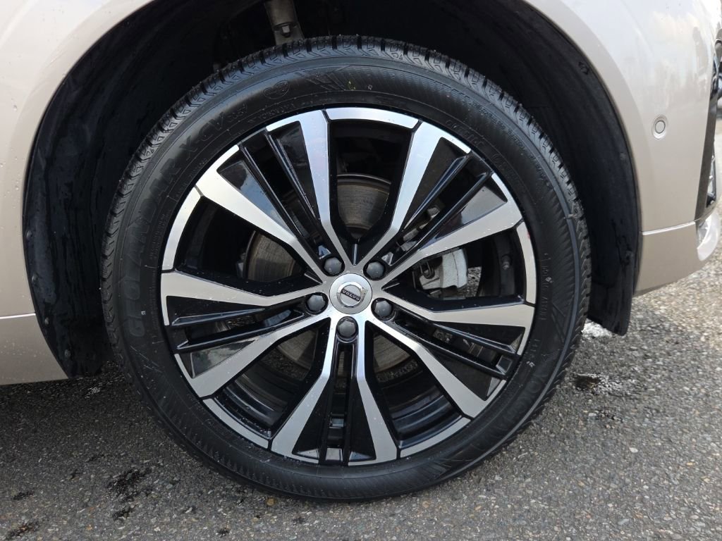 Certified 2023 Volvo XC60 B5 Plus w/ Climate Package image 10