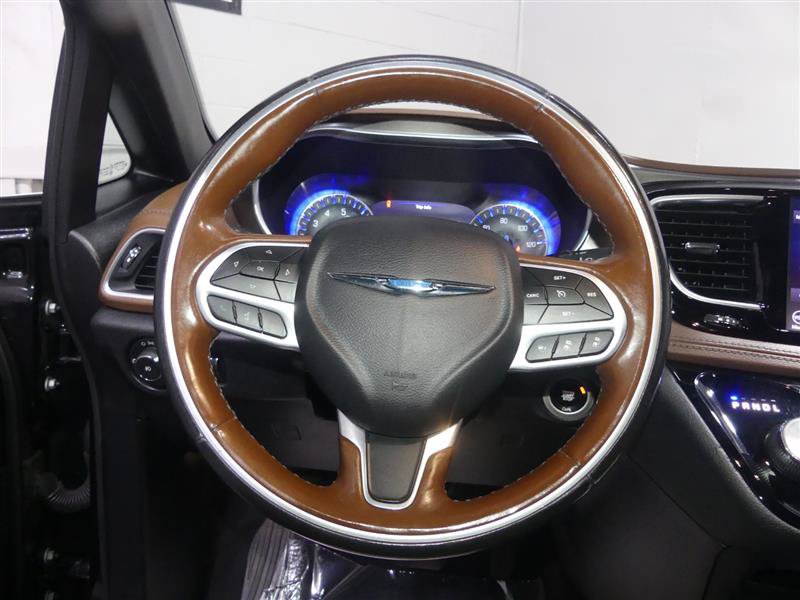 Used 2020 Chrysler Pacifica Limited w/ Tire & Wheel Group FWD image 28
