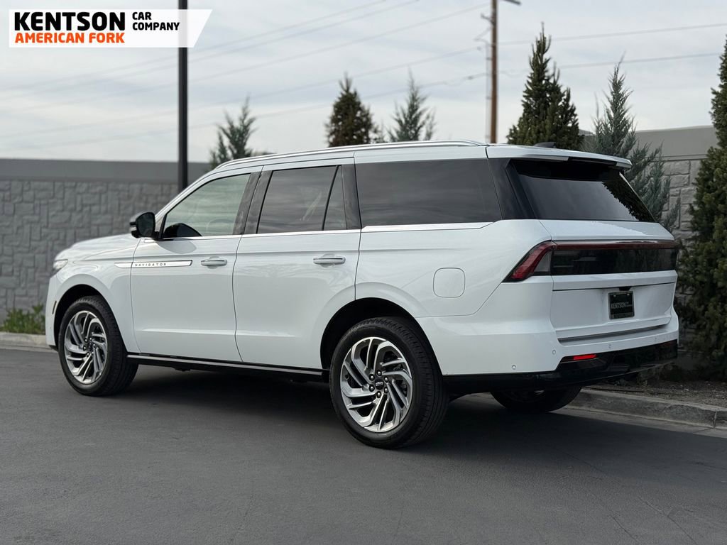 Used 2025 Lincoln Navigator Reserve image 5