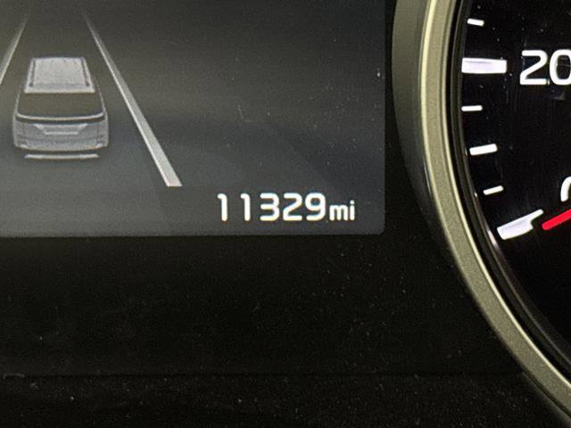 Used 2024 Kia Carnival EX image 6