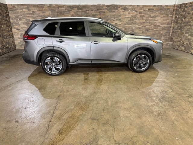 Certified 2025 Nissan Rogue SV w/ SV Premium Package AWD/4WD image 4
