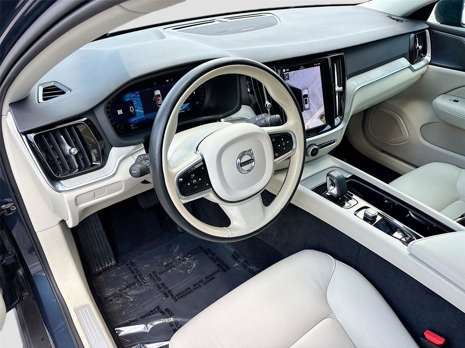Used 2025 Volvo V60 B5 Cross Country Plus image 9