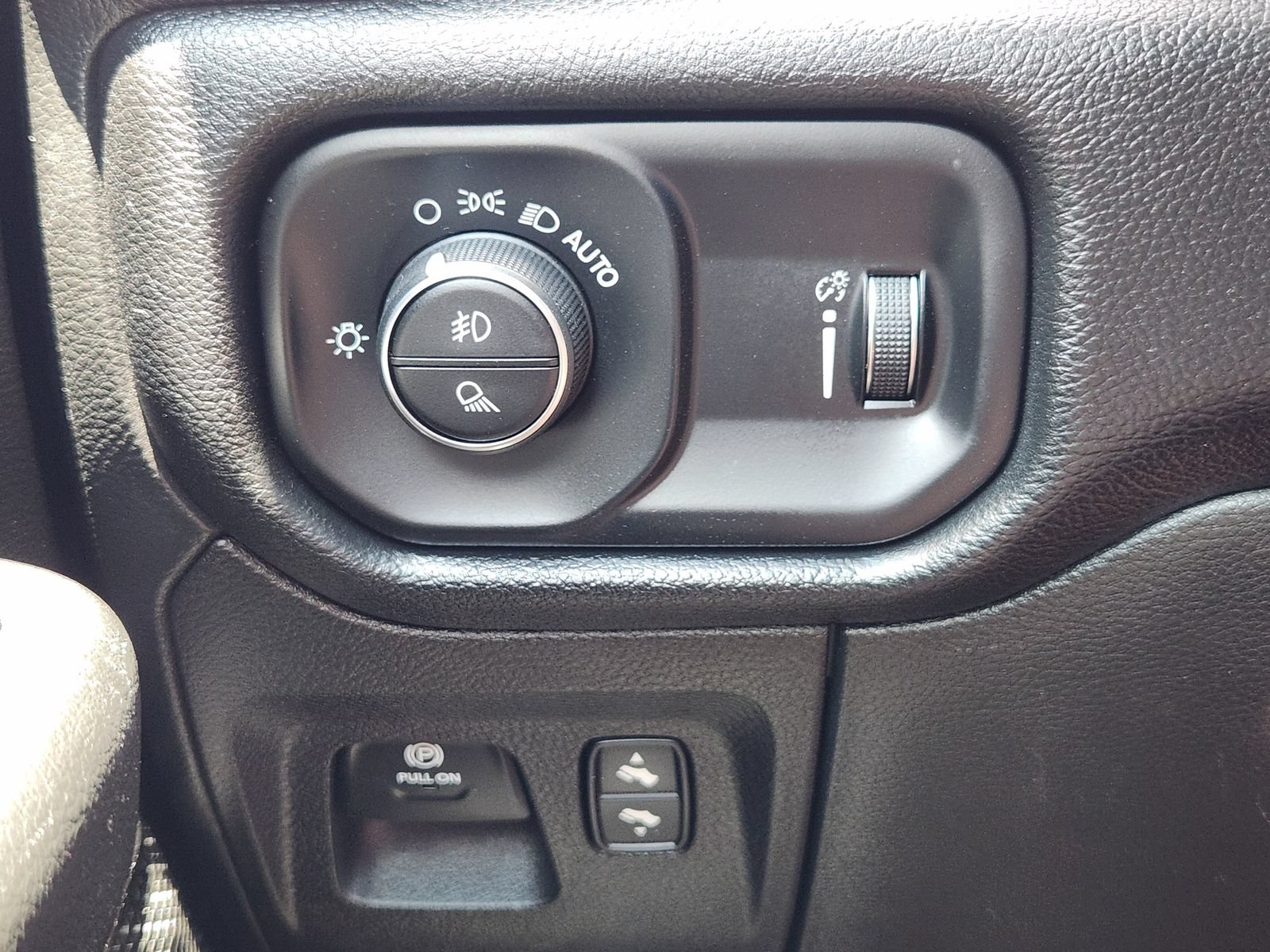 Used 2020 RAM 1500 Big Horn RWD image 25