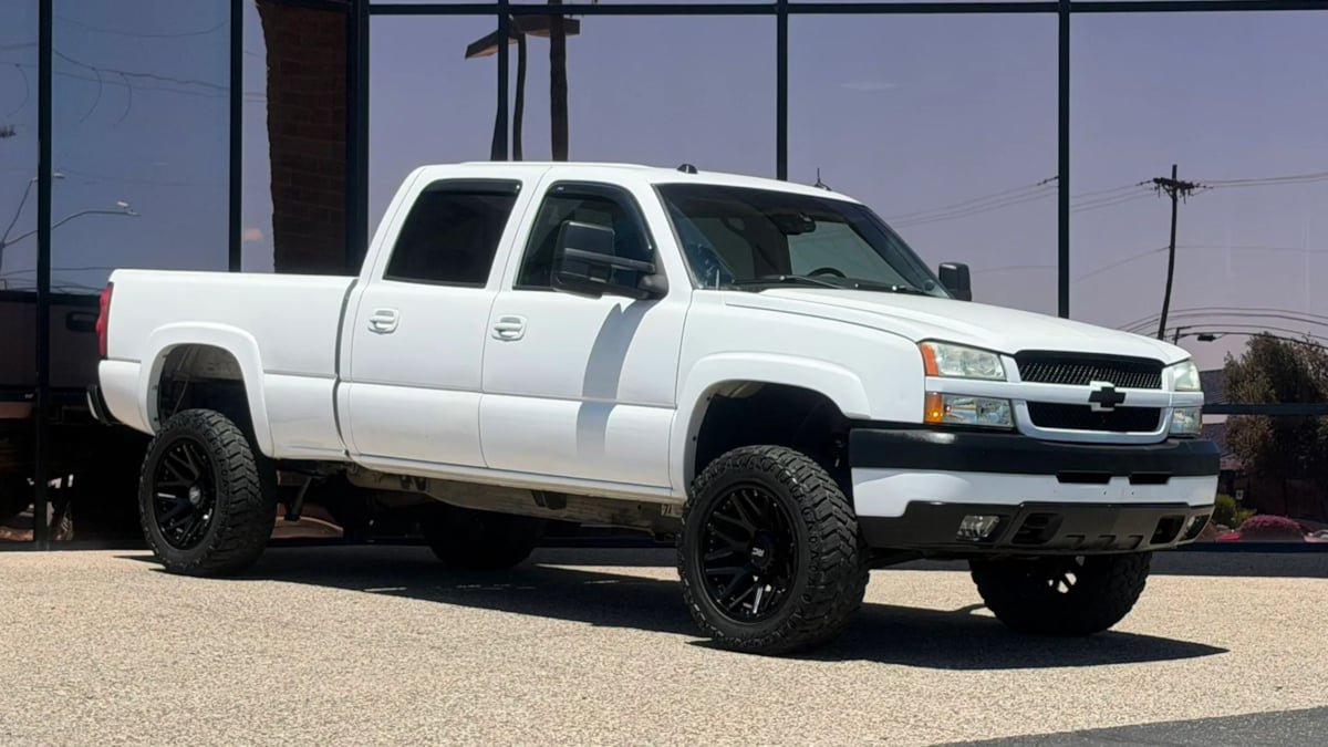 Used 2004 Chevrolet Silverado 2500 LT RWD image 21