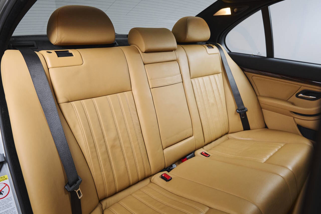 Used 2003 BMW M5 image 54