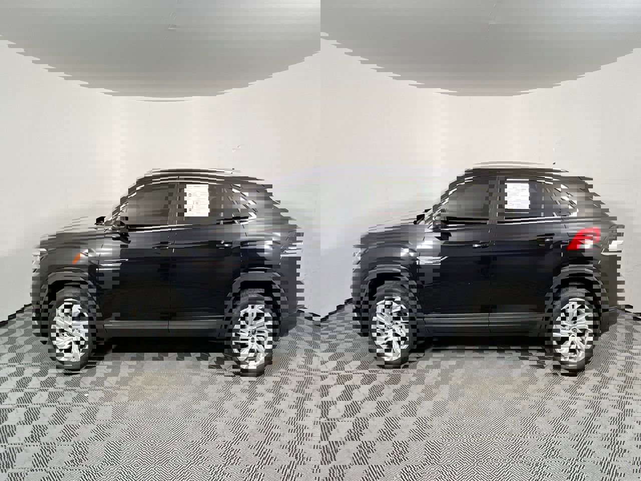 Used 2021 Volkswagen Atlas Cross Sport SEL FWD image 6