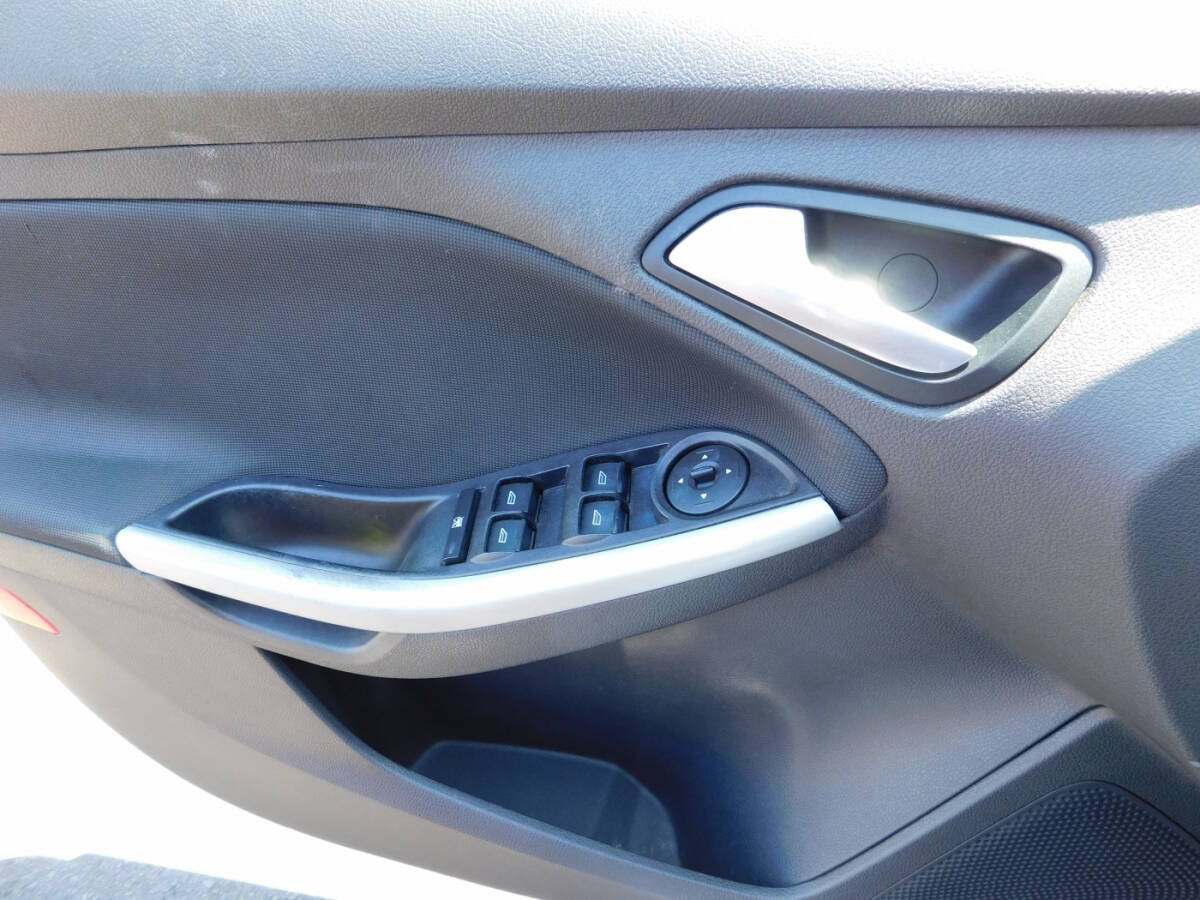 Used 2014 Ford Focus SE w/ Equipment Group 201A FWD image 16
