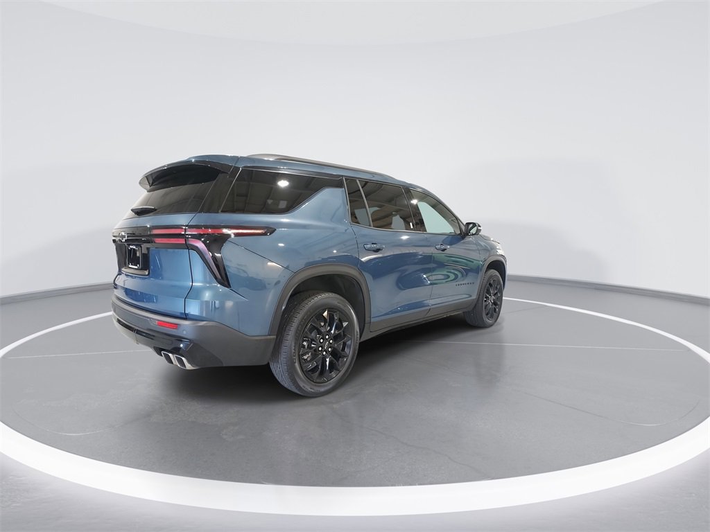 Used 2025 Chevrolet Traverse LT w/ Midnight/Sport Edition image 8