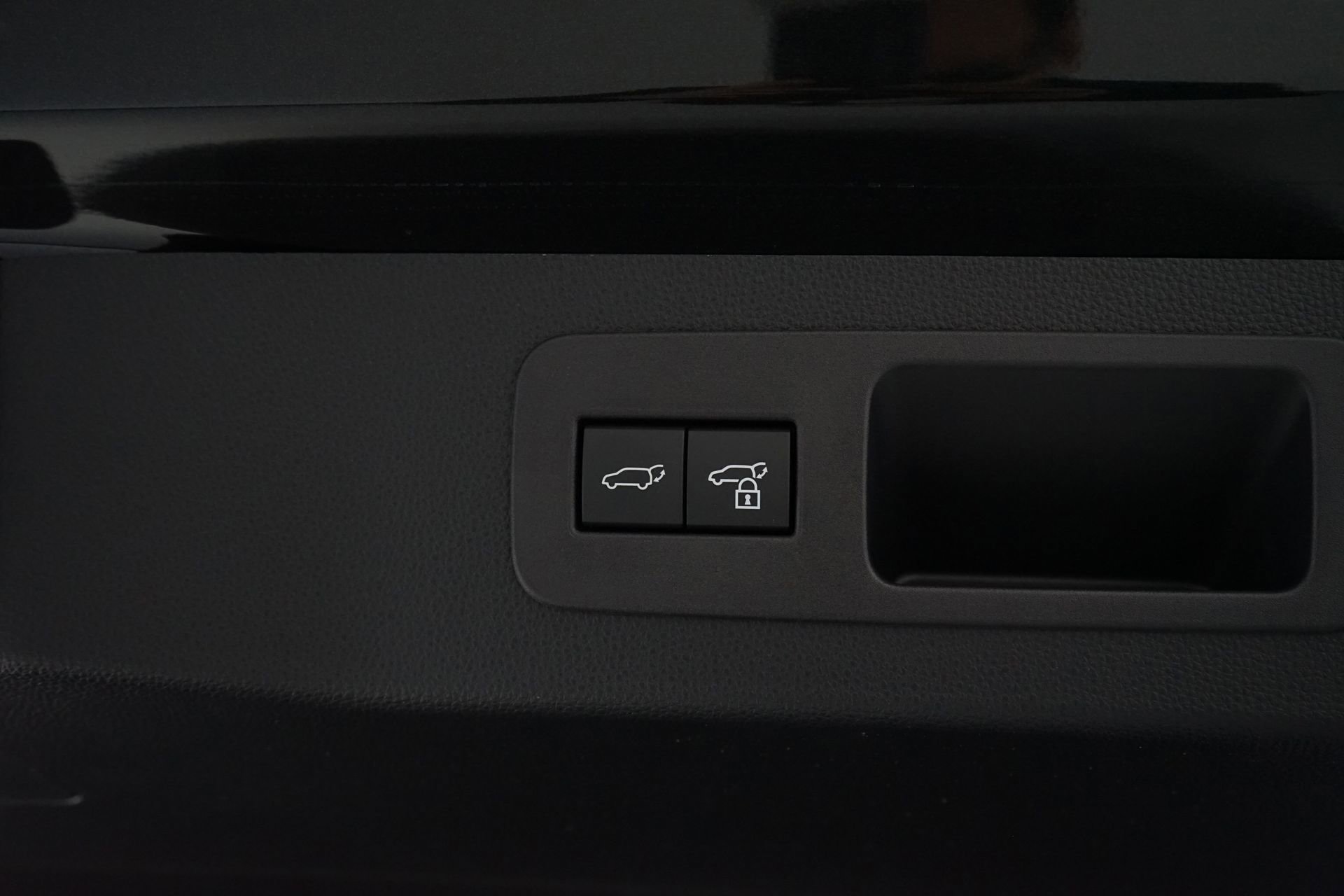 Used 2025 Lexus LX 600 4WD w/ Accessory Package (2T) image 38