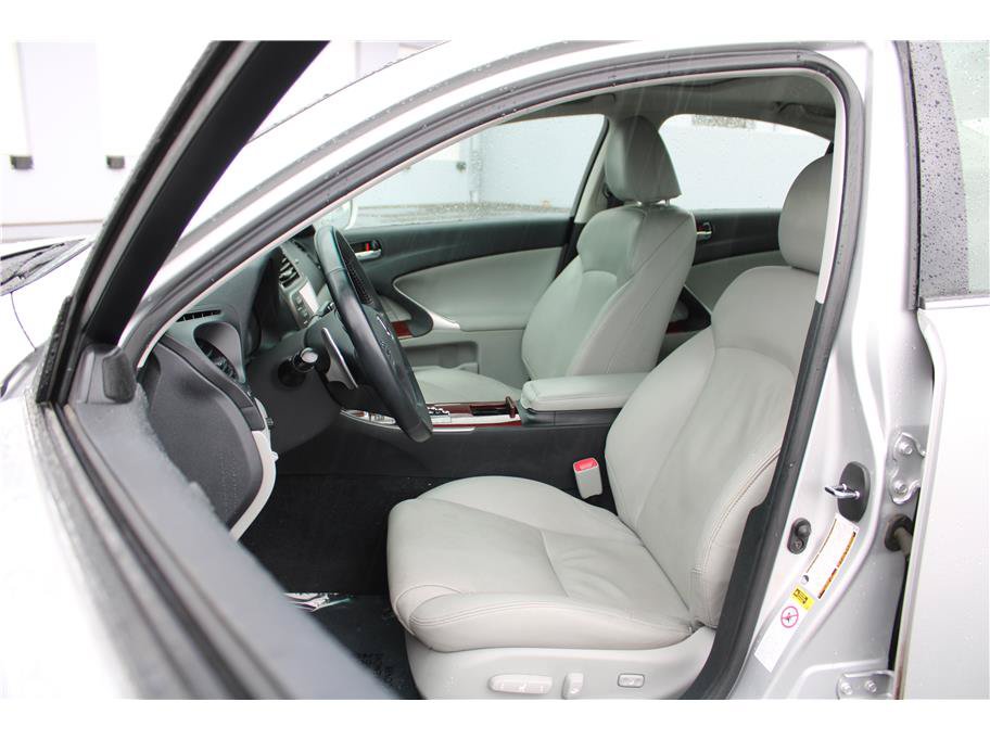 Used 2008 Lexus IS 250 w/ Premium Pkg RWD image 8