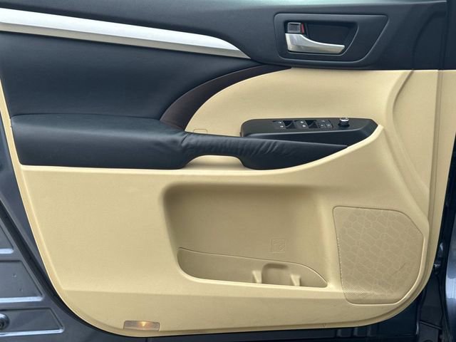 Used 2015 Toyota Highlander XLE image 25