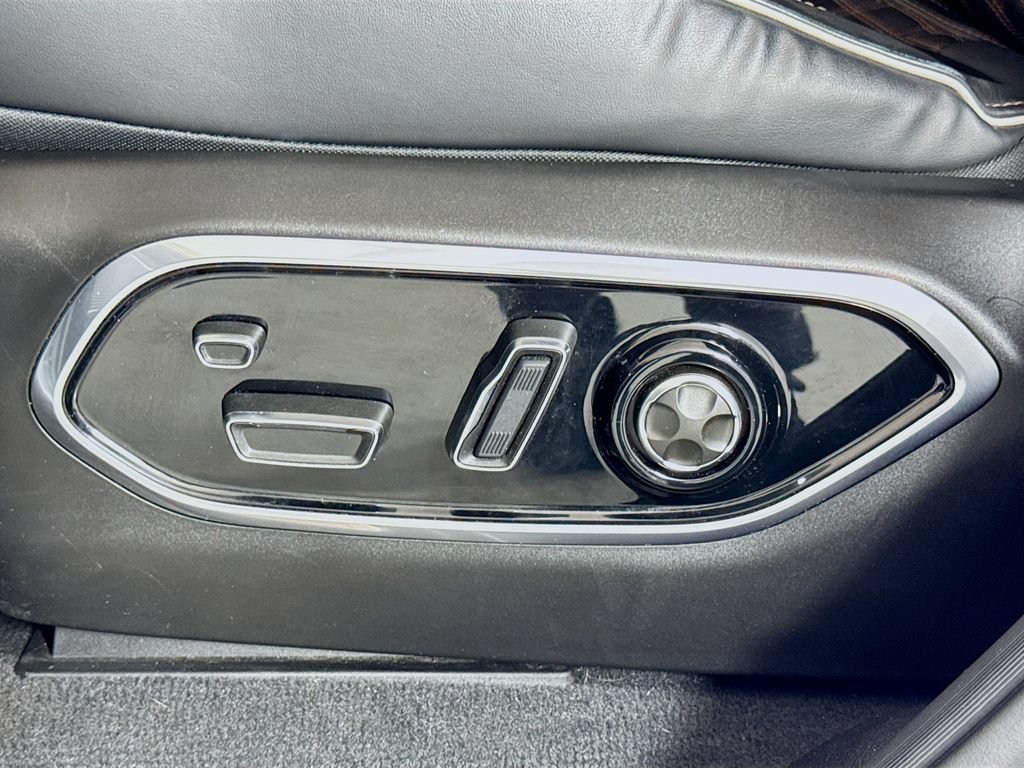 Used 2022 Jeep Grand Cherokee Summit AWD/4WD image 18