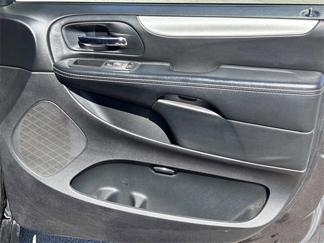 Used 2015 Dodge Grand Caravan SXT w/ Blacktop Package image 17