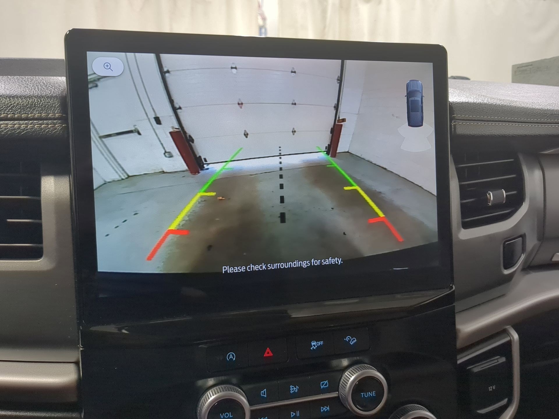 Used 2024 Ford Expedition XLT image 14