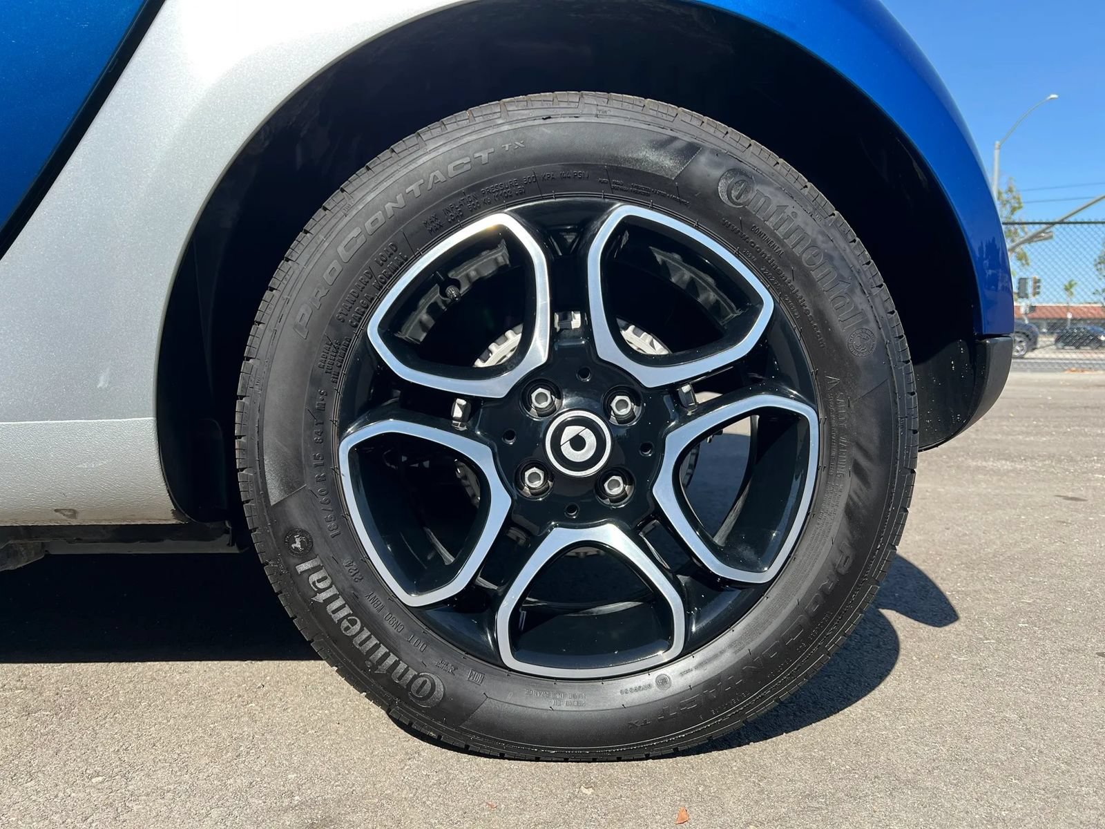 Used 2018 smart fortwo electric drive RWD image 36
