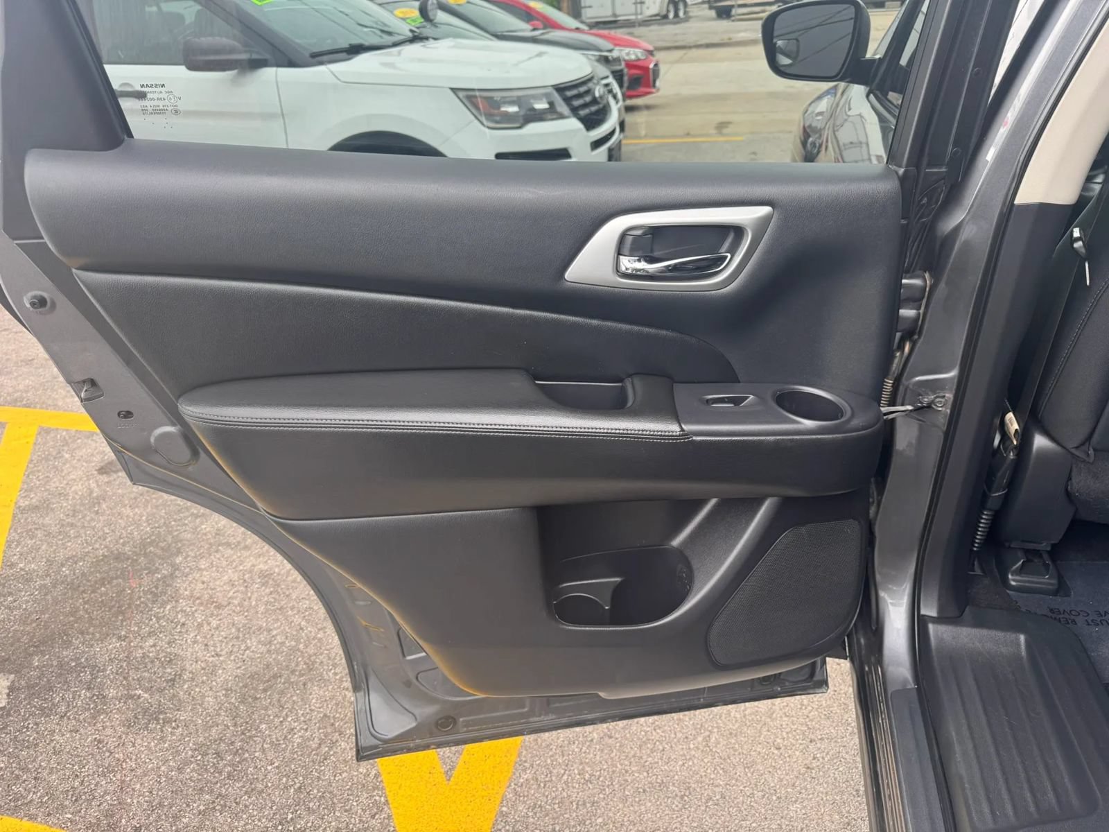 Used 2019 Nissan Pathfinder S FWD image 9