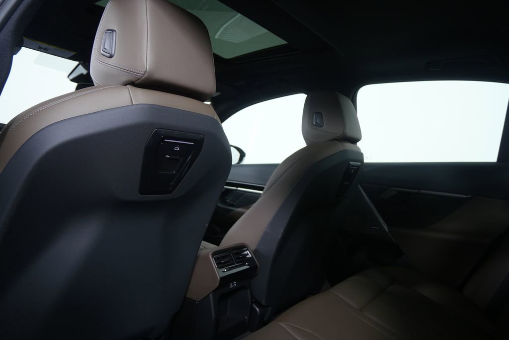 Certified 2025 BMW 530i image 19